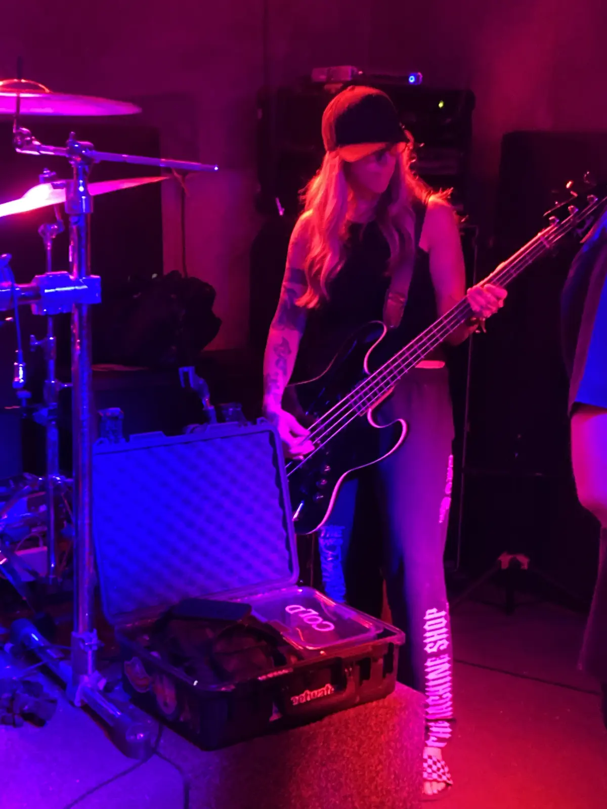 Lindsay Manfredi bassist